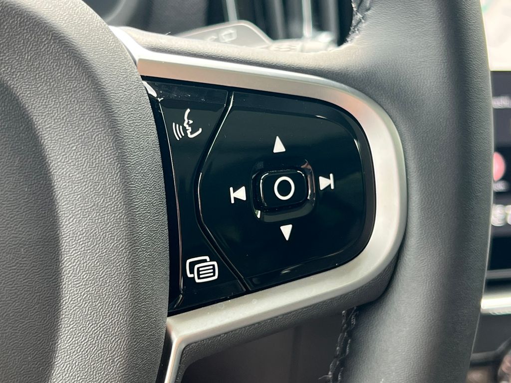 2026 Volvo XC90 Plus - Photo 20