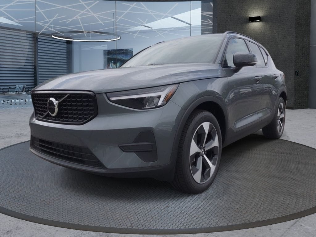 New 2026 Volvo XC40 B5 Core SUV