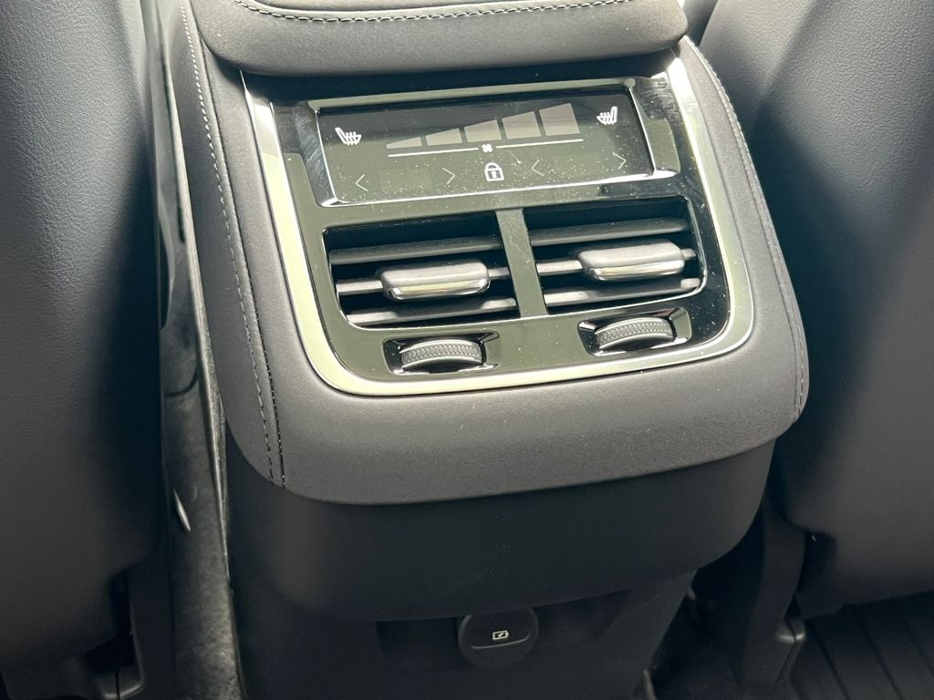 2026 Volvo XC90 Plus - Photo 30
