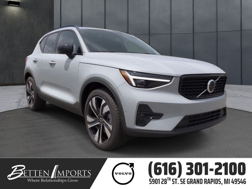2025 Volvo XC40