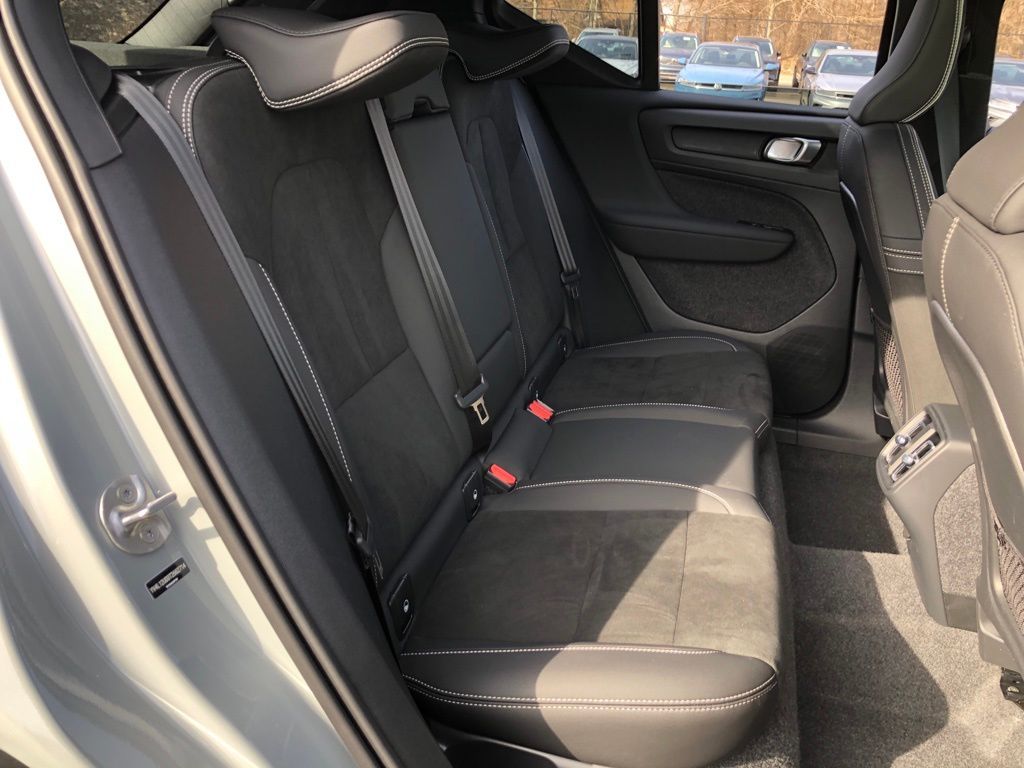 2026 Volvo XC40 Ultra Black Edition - Photo 30