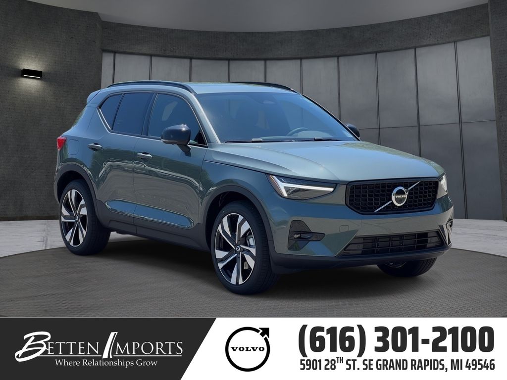 2026 Volvo XC40 B5 Ultra Dark AWD's photo