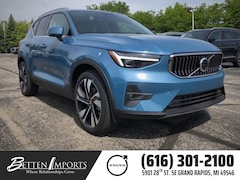 2025 Volvo XC40 B5 Ultra Bright Theme SUV