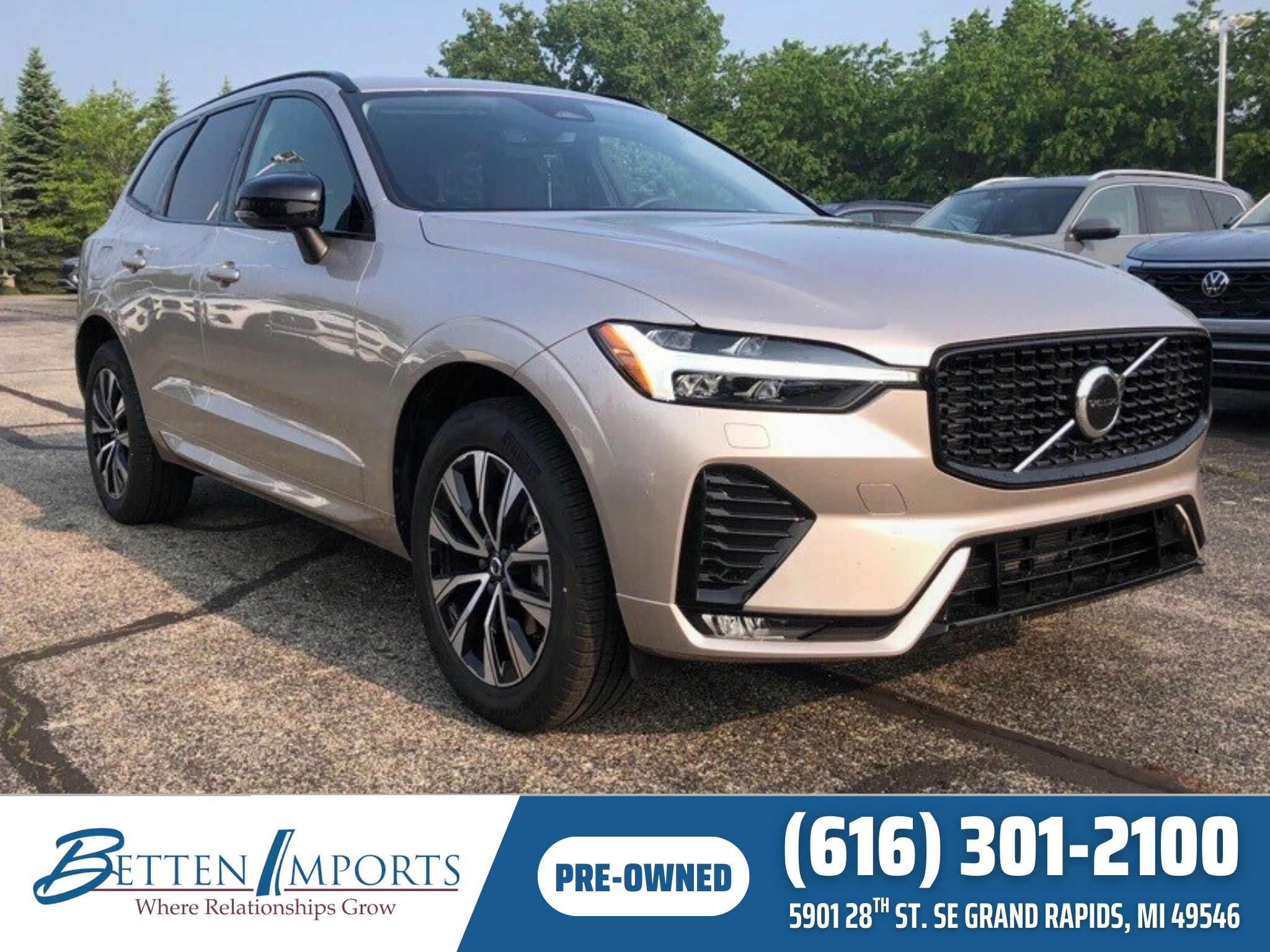 2025 Volvo XC60 Core's photo