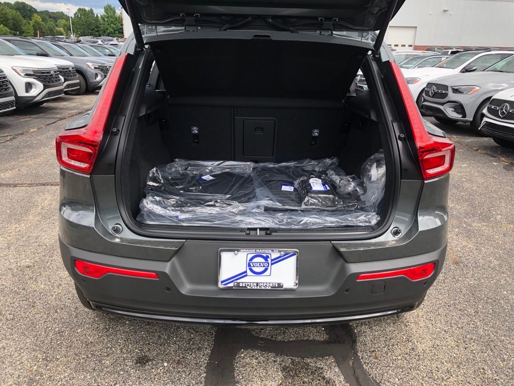 2026 Volvo XC40 Core - Photo 28
