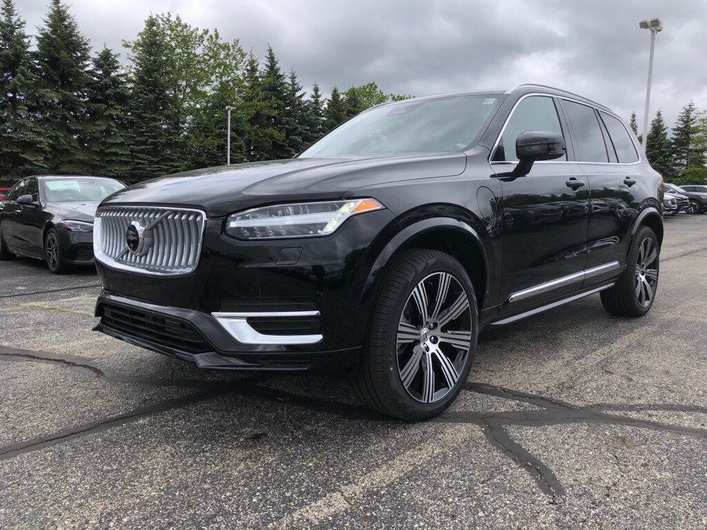 2025 Volvo XC90 T8 Plus photo 3