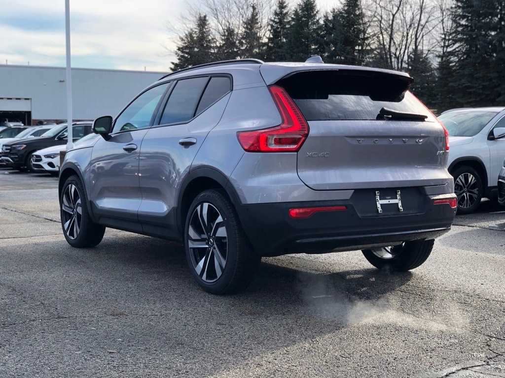 New 2026 Volvo XC40 B5 Ultra SUV