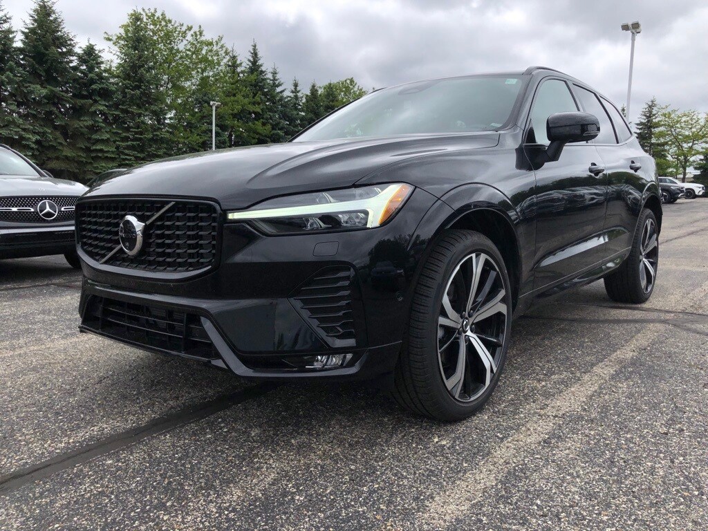 2025 Volvo XC60 B5 photo 3