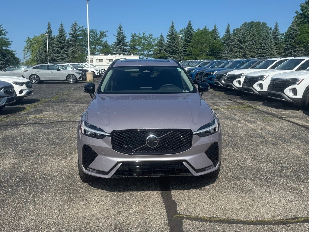 2026 Volvo XC60 B5 Plus photo 2