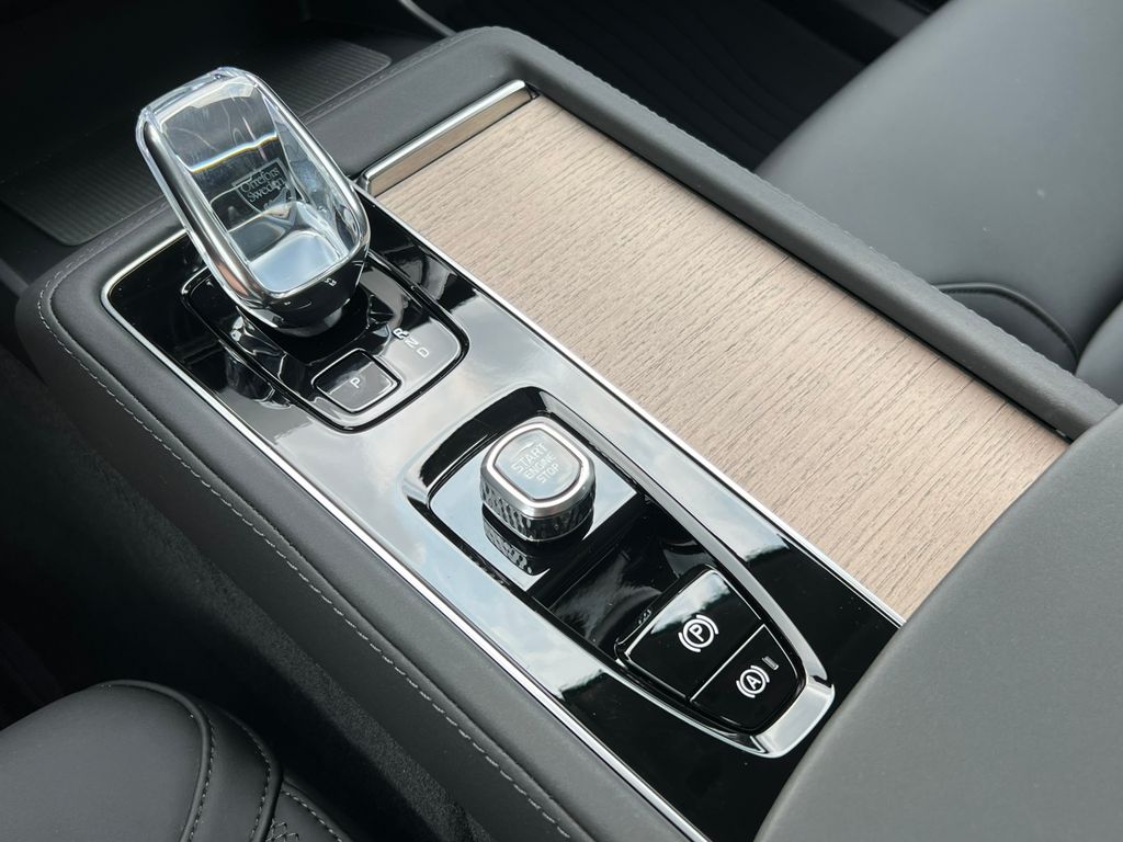 2026 Volvo XC90 Plus - Photo 26