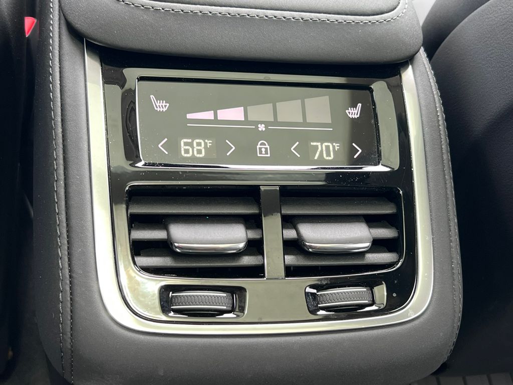2026 Volvo XC90 Plus - Photo 32