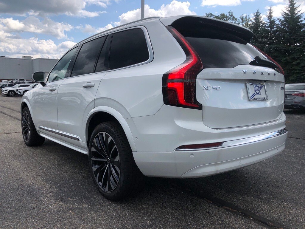 2026 Volvo XC90 B5 Plus photo 2