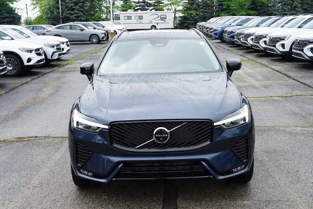 2026 Volvo XC60 photo 2