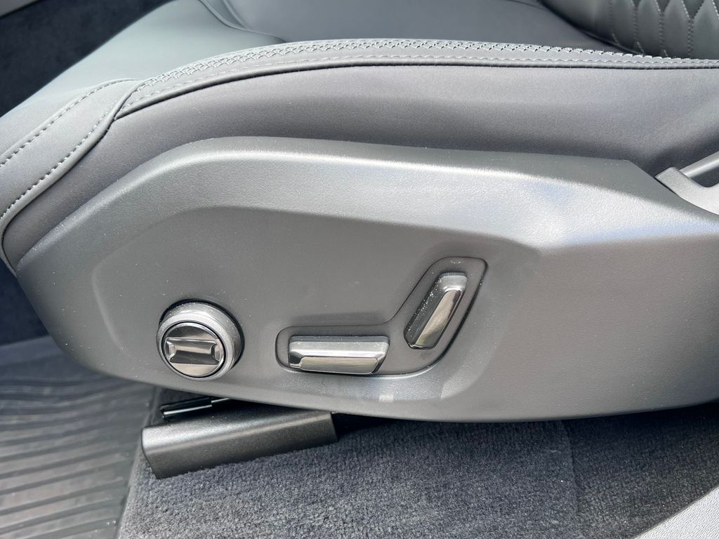 2026 Volvo XC90 Plus - Photo 15