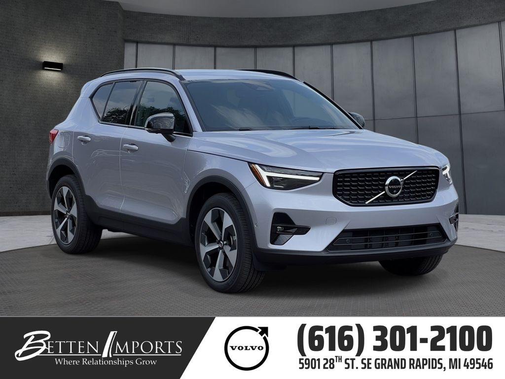 2026 Volvo XC40 SUV 