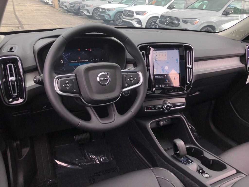 2026 Volvo XC40 Core - Photo 9