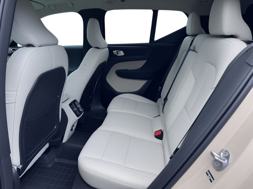 2026 Volvo XC40 Ultra - Photo 7