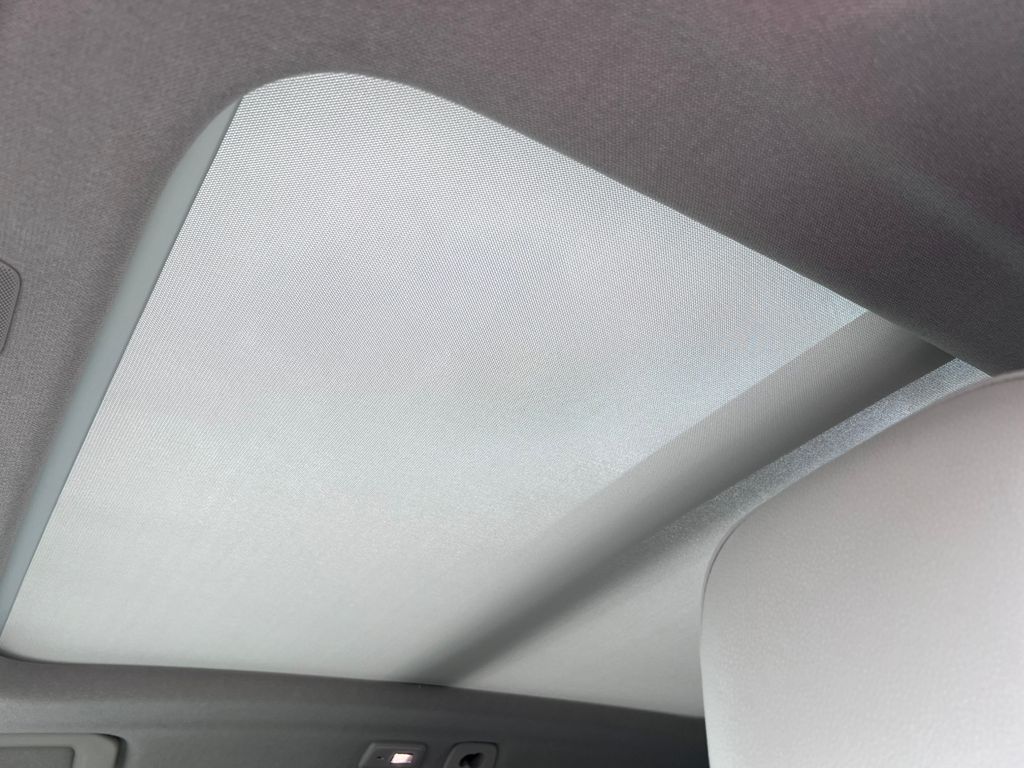 2026 Volvo XC40 Ultra - Photo 8