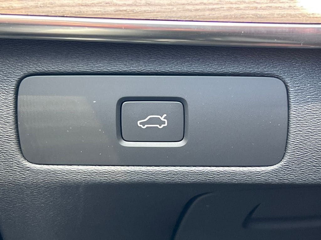 2026 Volvo XC90 Plus - Photo 19
