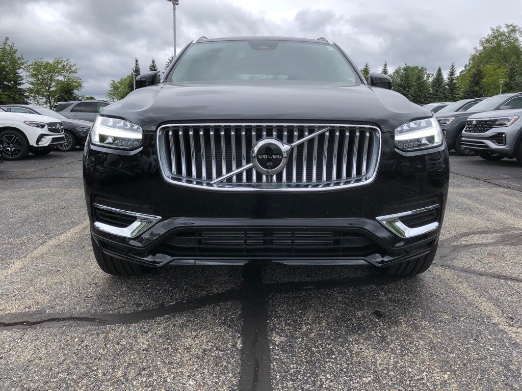 2025 Volvo XC90 T8 Plus photo 2