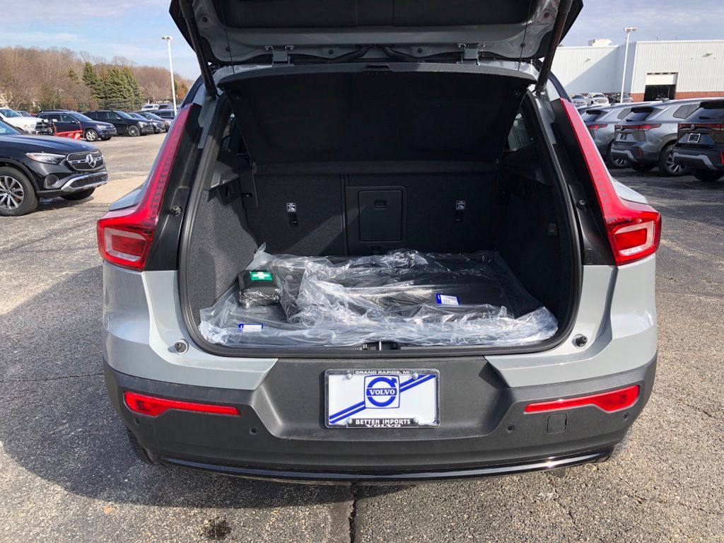 2026 Volvo XC40 Ultra Black Edition - Photo 32