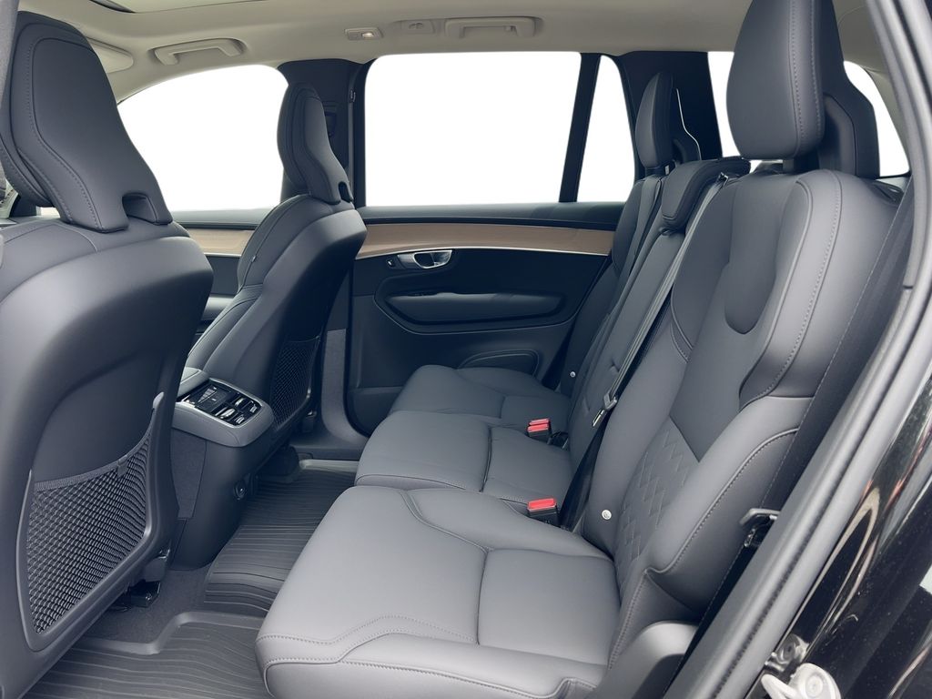 2026 Volvo XC90 Plus - Photo 7