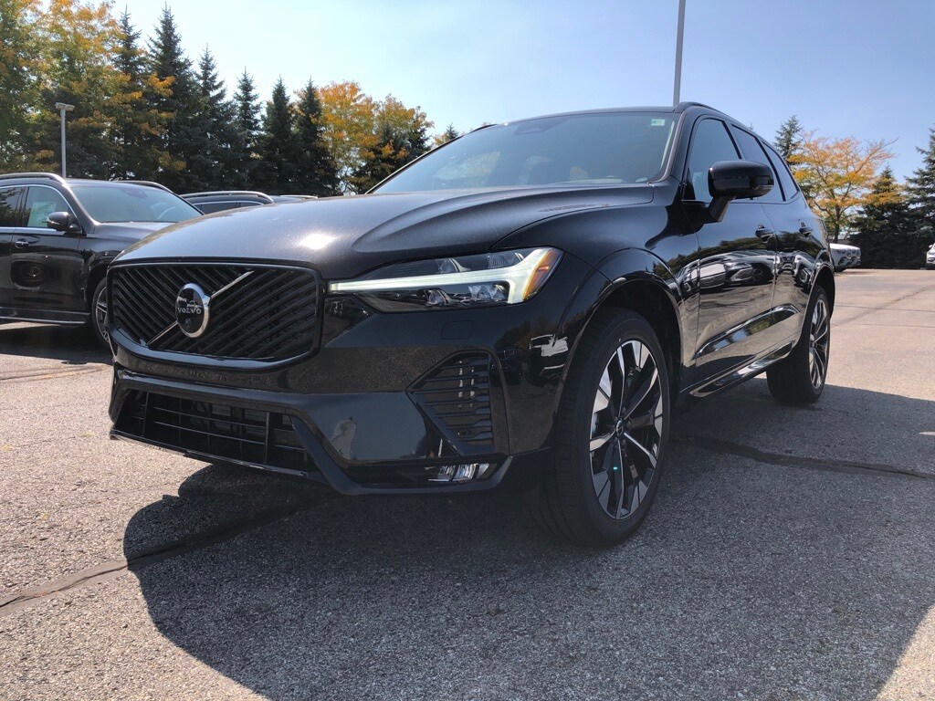 2026 Volvo XC60 B5 Plus photo 2