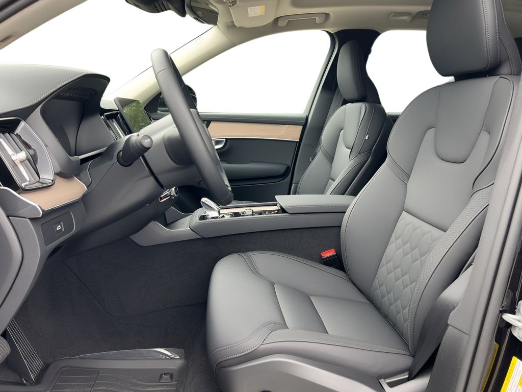 2026 Volvo XC90 Plus - Photo 6