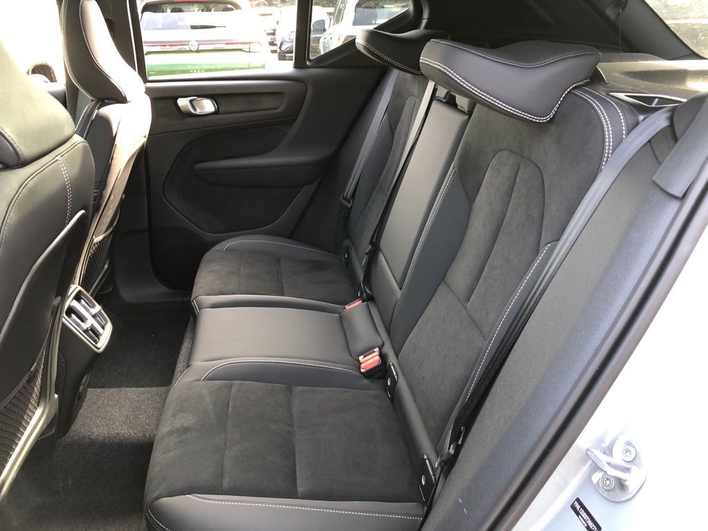 2026 Volvo XC40 Ultra Black Edition - Photo 29