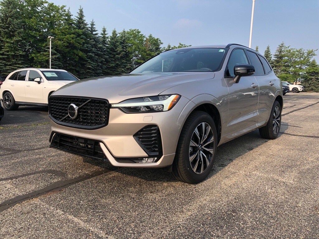 2025 Volvo XC60 B5 Core photo 3