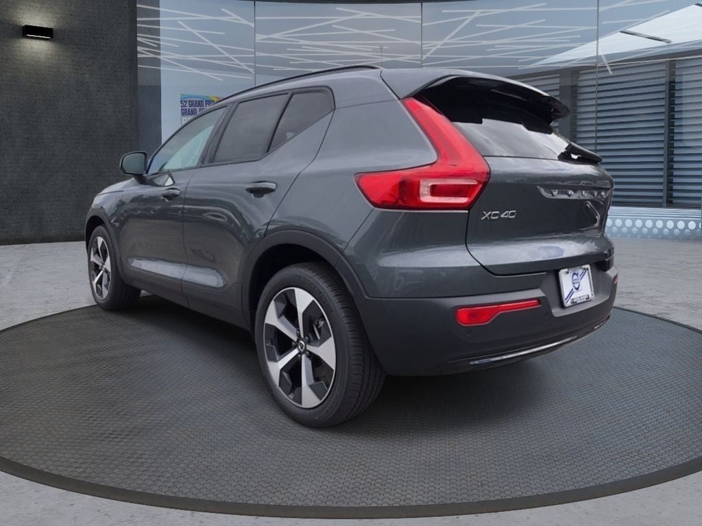 New 2026 Volvo XC40 B5 Core SUV