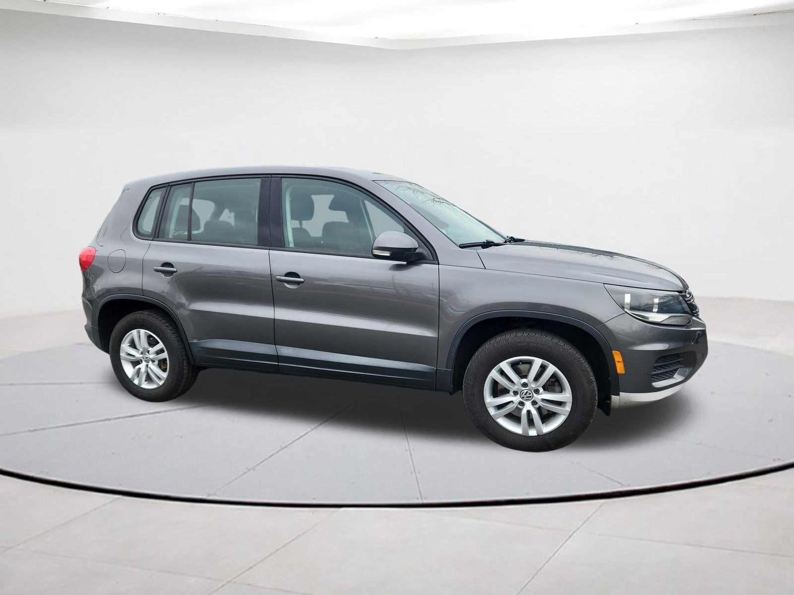 2014 Volkswagen Tiguan S's photo