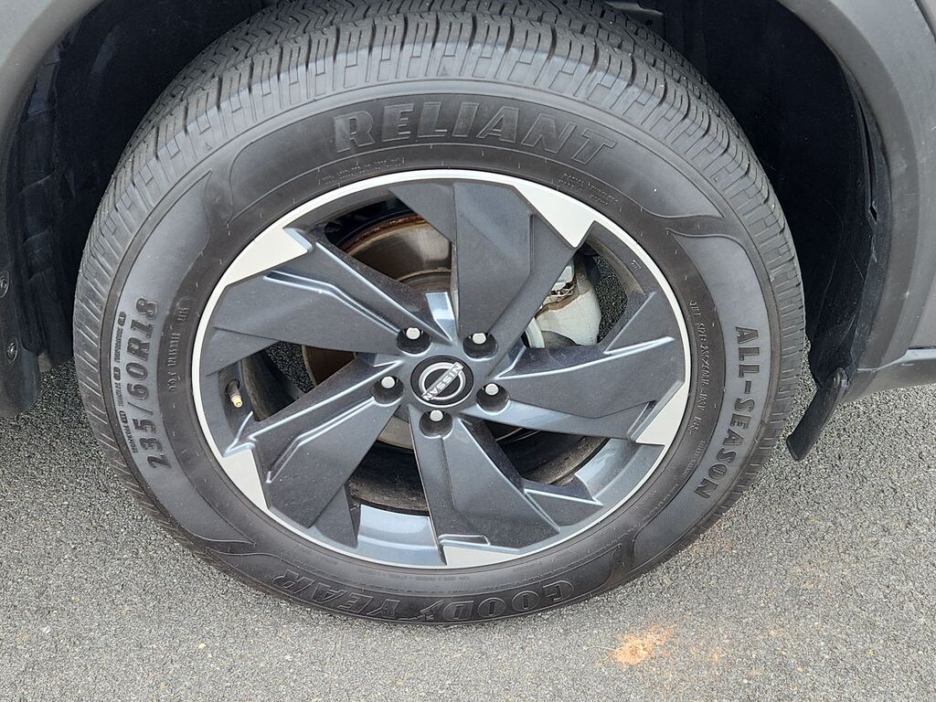 Used 2024 Nissan Rogue SV SUV