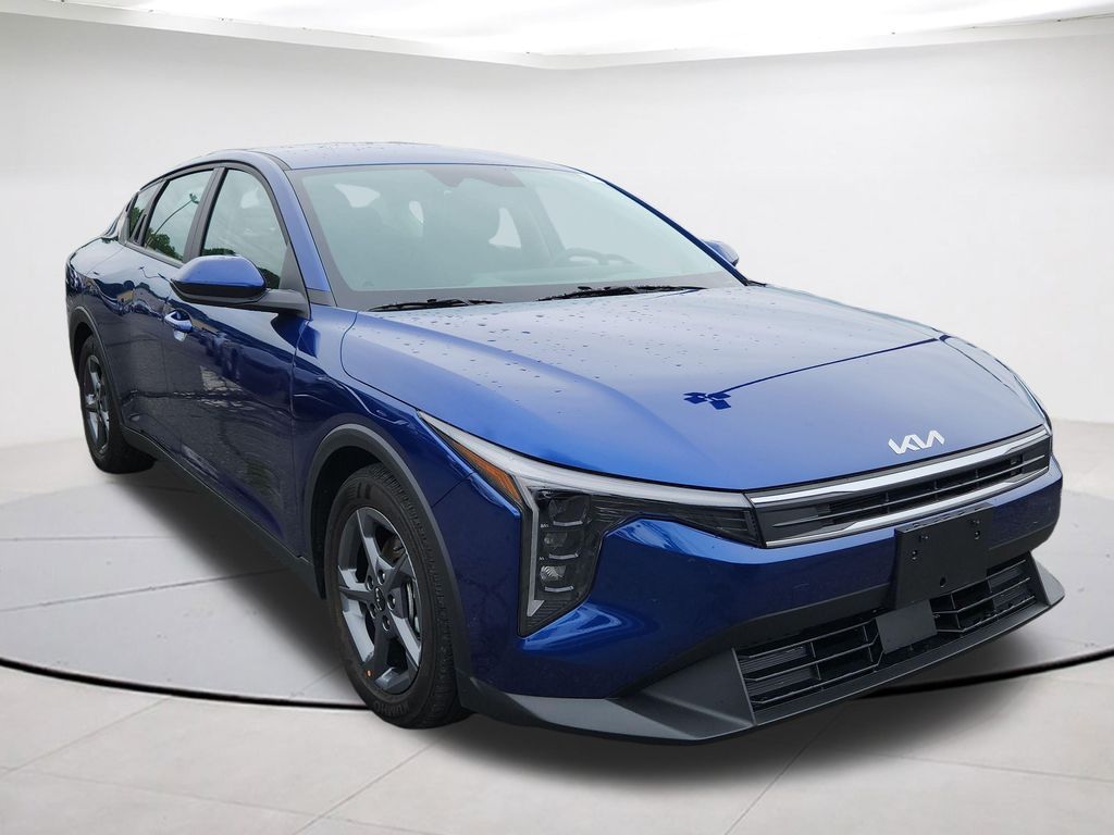 2025 Kia K4 LXS AT's photo