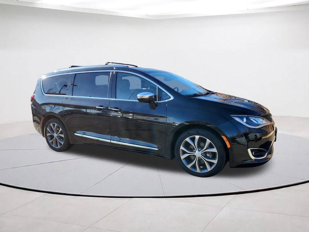 Used 2017 Chrysler Pacifica Limited Van