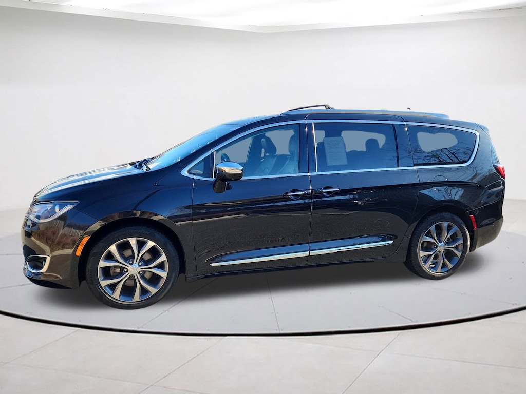 Used 2017 Chrysler Pacifica Limited Van
