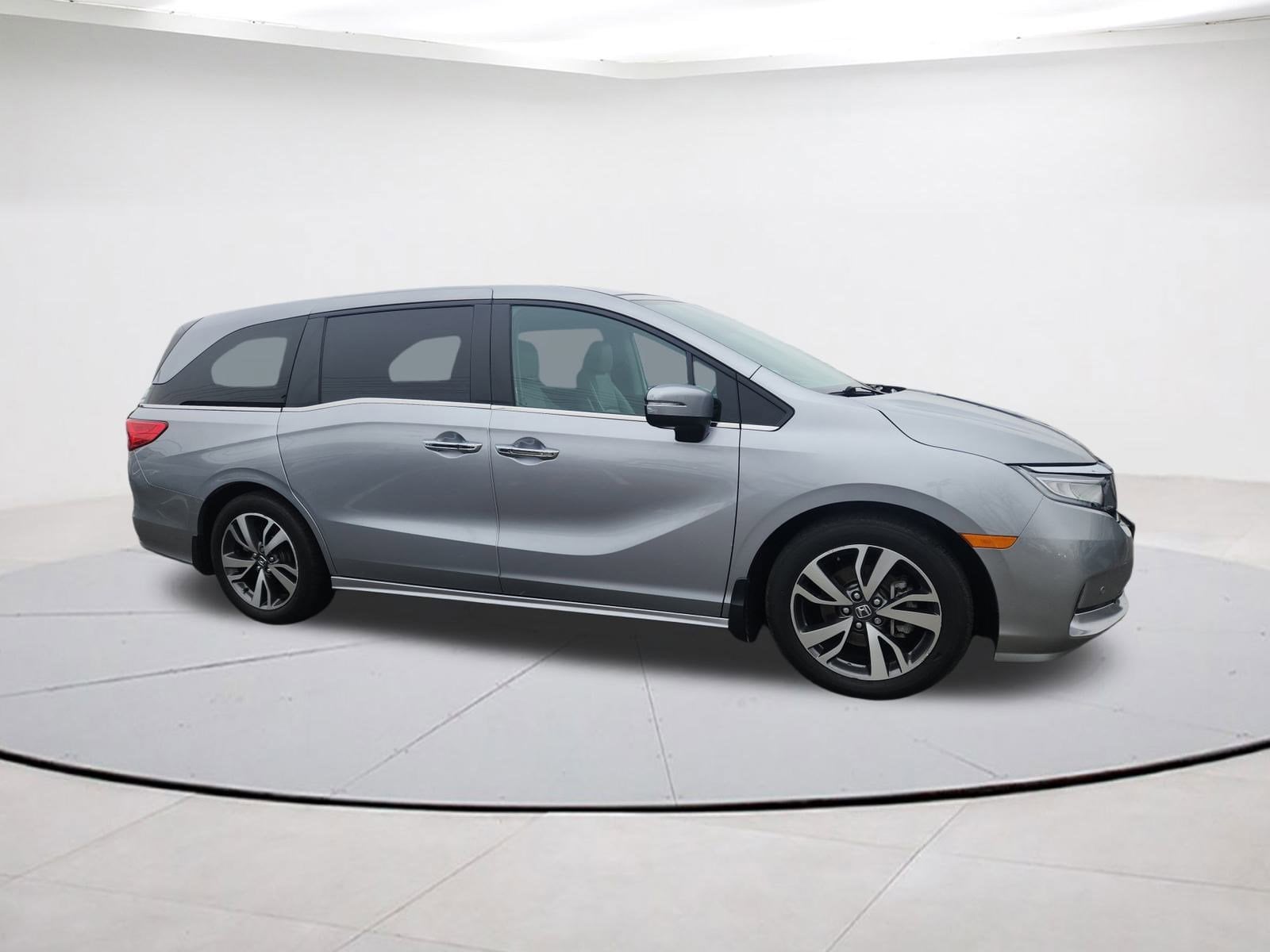 2023 Honda Odyssey Touring's photo