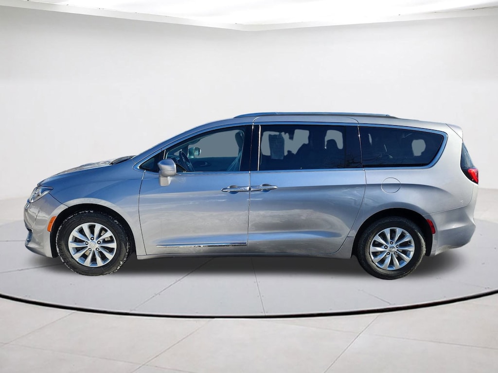 Used 2018 Chrysler Pacifica Touring L Van