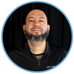 Staff member Leo Sadiqi from ID_62c190