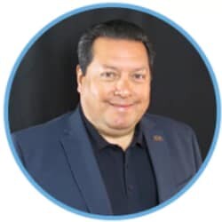 Staff member Omar Pinto from ID_62c190