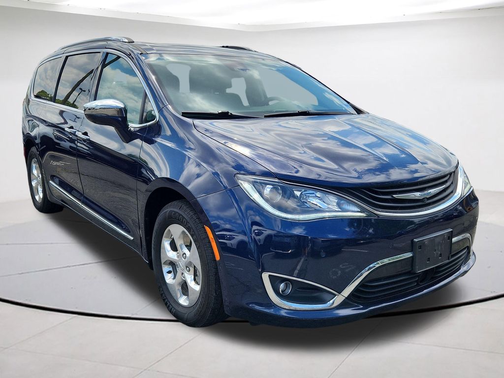 2018 Chrysler Pacifica Hybrid Limited's photo