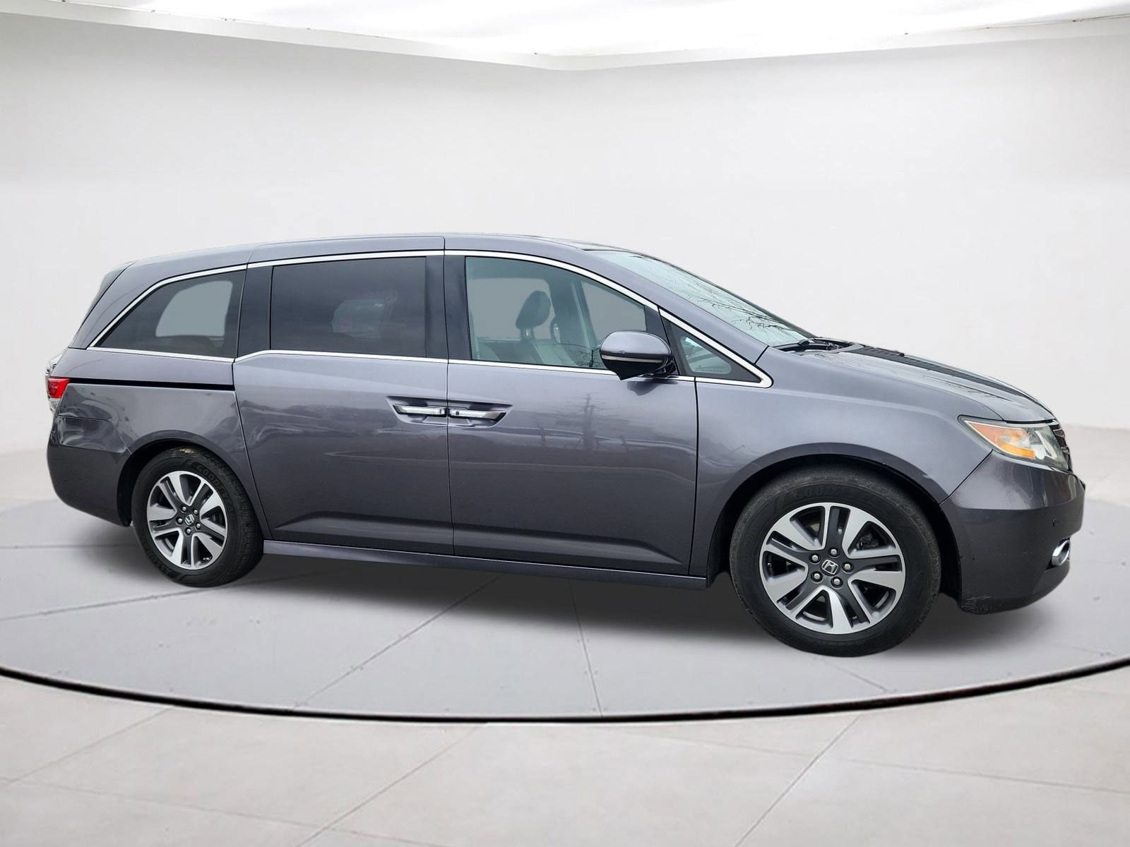 2015 Honda Odyssey Touring's photo