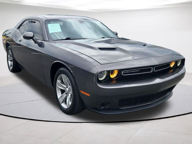 2016 Dodge Challenger SXT's photo