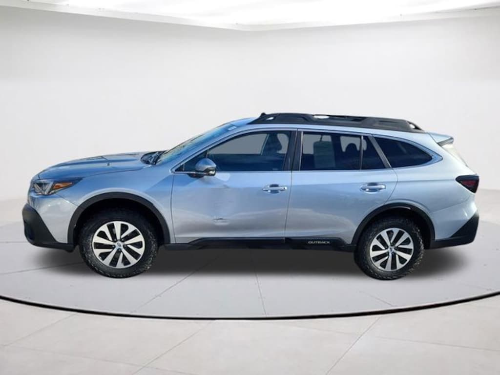 Used 2022 Subaru Outback Premium SUV