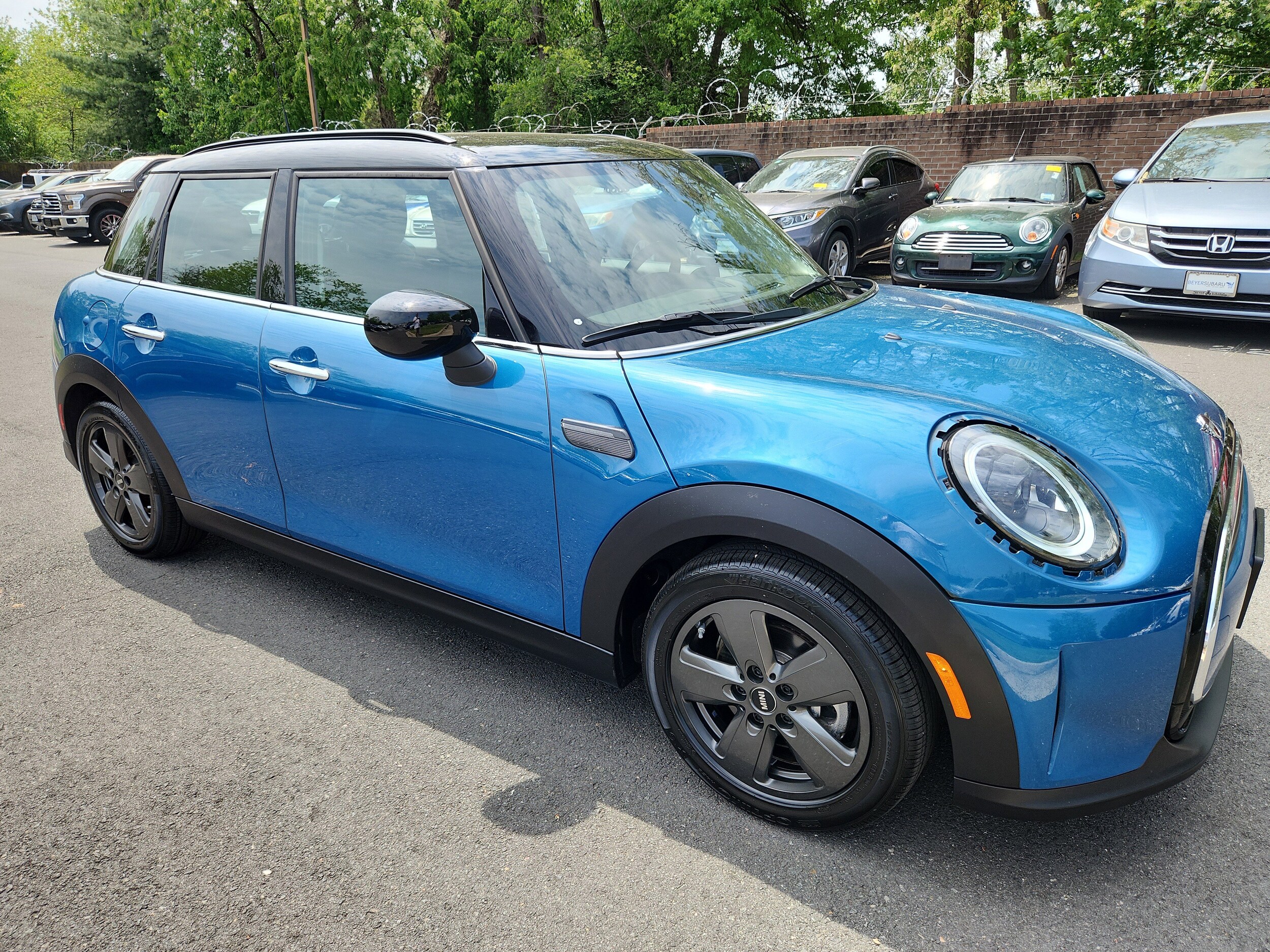 2022 MINI Hardtop 4 Door's photo