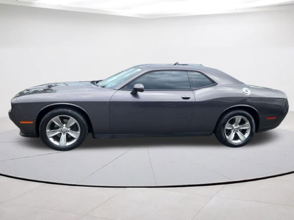 Used 2016 Dodge Challenger SXT Coupe