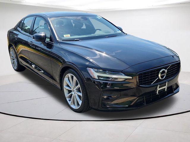 2021 Volvo S60 T5 Momentum's photo