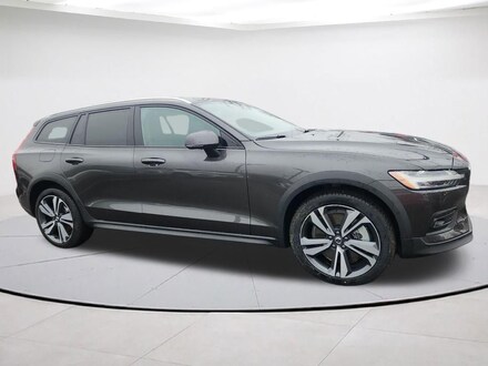 2025 Volvo V60 Cross Country B5 Plus Wagon