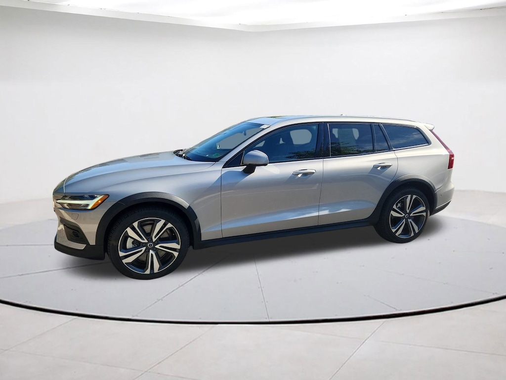Certified 2025 Volvo V60 Cross Country B5 Plus Wagon