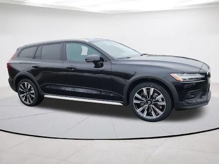 2025 Volvo V60 Cross Country B5 Ultra Wagon